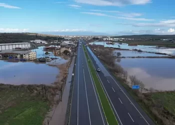 Şiddetli yağış Türkiye'yi vurdu! Araçlar suya gömüldü, iş yerlerini su bastı Şiddetli yağış Türkiye’yi vurdu! Araçlar suya gömüldü, iş yerlerini su bastı