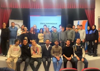 Sinop’ta sosyal medya bağımlılığı tiyatro oyunu ile anlatıldı