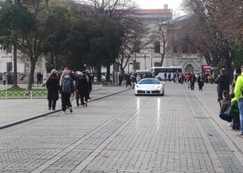 Sultanahmet, polisler tarafından yarış pistine çevrildi