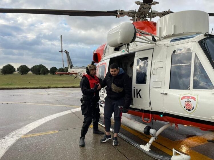 Marmara’da sürüklenen geminin 7 mürettebatı kurtarıldı suruklenen geminin 7 murettebati kurtarildi habermeydan