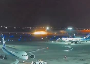 Tokyo’da havalimanında iki uçak çarpıştı