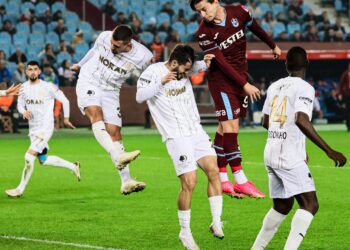 Trabzonspor, kupada 3 golle turladı!