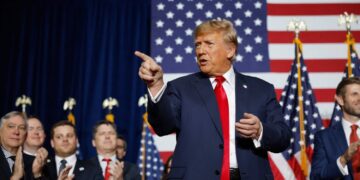 Trump, Iowa ön seçimlerinde zafer kazandı