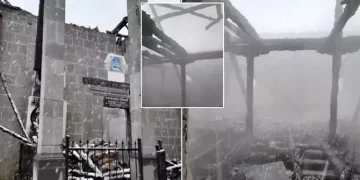Dün ibadete açılan cami bugün yıldırımın hedefi oldu!
