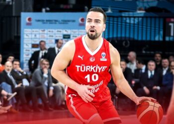 12 Dev Adam, İzlanda’yı son saniye basketiyle yendi!