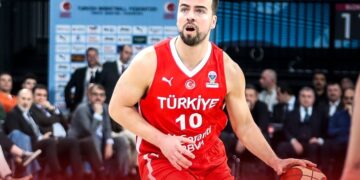12 Dev Adam, İzlanda’yı son saniye basketiyle yendi!