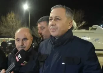 Bakan Yerlikaya: 9 işçi toprak altında kurtarma çalışmaları sürüyor