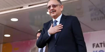 Bakan Özhaseki: Söz verdiğimiz gibi şehidimizin ailesinin evini 1 ayda bitirdik