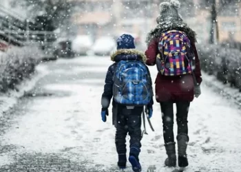 Bingöl Karlıova’da okullara kar engeli!