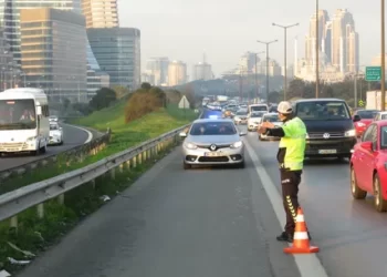 Türkiye genelinde çakar lamba denetimi: 1433 sürücü tespit edildi