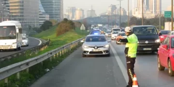 Türkiye genelinde çakar lamba denetimi: 1433 sürücü tespit edildi