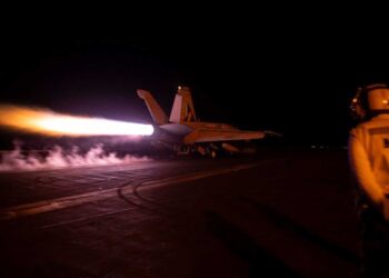 ABD ve İngiltere, Yemen’deki İran destekli Husi güçlerine ait 36 hedefi bombaladı