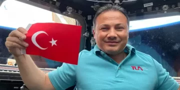 Dönüşü ertelenen Alper Gezeravcı’dan mesaj