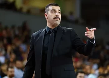 Anadolu Efes, başantrenör Erdem Can ayrılığını duyurdu!