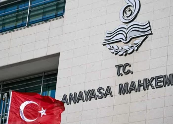 Valilik AYM kararını uygulamayı reddetti AYM’nin kararıyla Adalet Akademisi ve CİMER kararnameleri iptal edildi