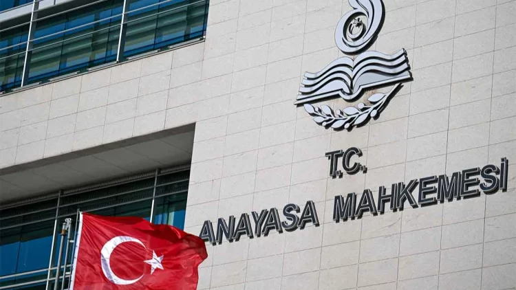 Valilik AYM kararını uygulamayı reddetti Valilik AYM kararını uygulamayı reddetti.
