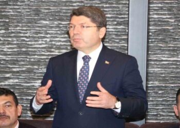 Bakan Tunç demokrasi vurgusu yaptı