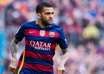 Barcelona, Dani Alves’i kulüp efsaneleri listesinden çıkardı!
