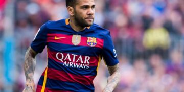 Barcelona, Dani Alves’i kulüp efsaneleri listesinden çıkardı!