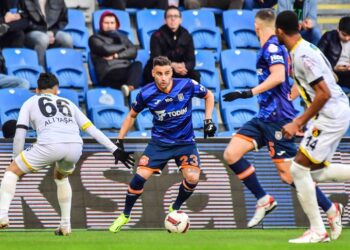 Başakşehir, evinde İstanbulspor’u rahat geçti!