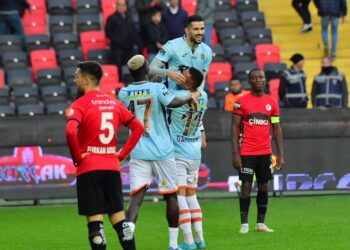 Başakşehir, Gaziantep deplasmanında zorlanmadı!