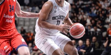 Beşiktaş Emlakjet, kupada yarı finale yükseldi!