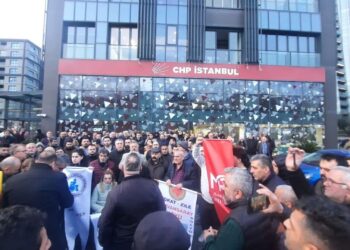 CHP’de adaylık gerginliği: İstanbul adaylarının tanıtıldığı toplantıda protesto