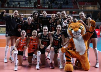 Eczacıbaşı Dynavit, CEV Şampiyonlar Ligi’nde çeyrek finale yükseldi!