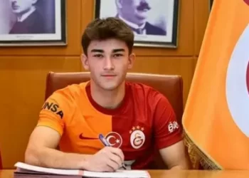 Galatasaray, Ali Turap’la profesyonel sözleşme imzaladı