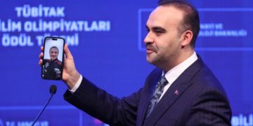 Bakan Kacır açıkladı: Alper Gezeravcı, en kısa sürede Türkiye’de olacak