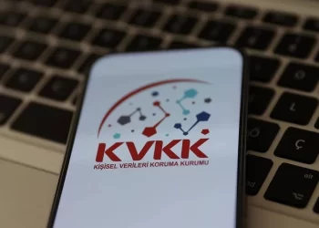 KVKK karar aldı: Özlük bilgilerinin paylaşılması hukuka aykırı
