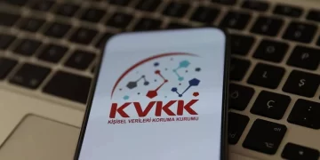 KVKK karar aldı: Özlük bilgilerinin paylaşılması hukuka aykırı