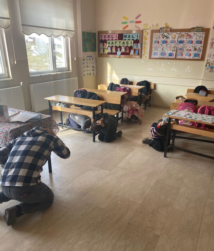 mus sogucak ilkokulu ogrencilerine afet farkindalik egitimi verildi habermeydan e1708097228622