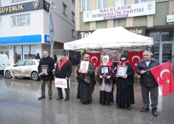 Muş’ta ailelerin evlat nöbeti sürüyor!