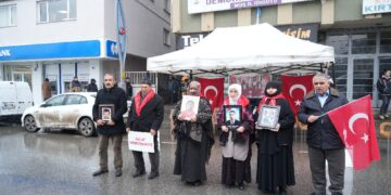 Muş’ta ailelerin evlat nöbeti sürüyor!