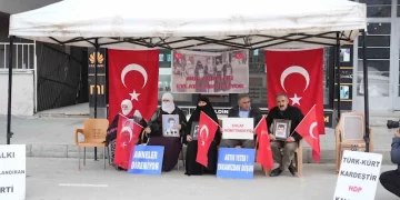 Muş’ta ailelerin evlat nöbeti sürüyor!