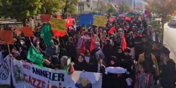 Muş’ta anneler ve çocukları Filistin için yürüyüş düzenledi!