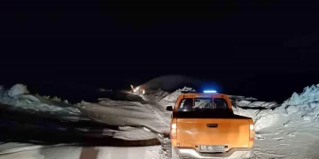 Muş’ta kar nedeniyle 5 araçta mahsur kalan 15 kişi kurtarıldı!