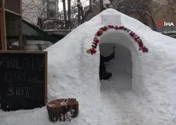 Muş’ta kardan yapılan iglo kahvehaneye büyük ilgi!