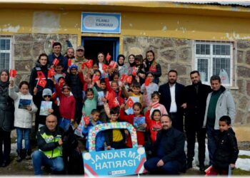 Muş Varto’da şehit yakınları ve jandarmadan köy okuluna ziyaret
