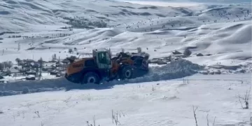 Muş’un Varto ilçesinde köy yoluna çığ düştü!