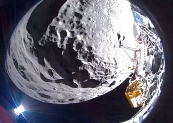 ABD’nin Ay’a iniş yapan uzay aracı Odysseus yan yattı