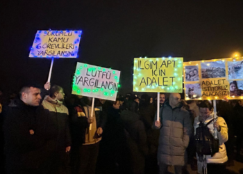 ‘Sessiz yürüyüş’ sırasında Bakan Koca ve Başkan Savaş’a protesto
