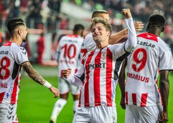 Samsunspor, evinde Rizespor’u 3 golle geçti!