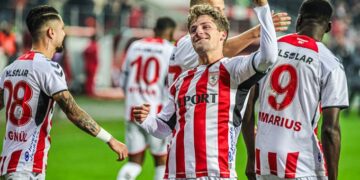 Samsunspor, evinde Rizespor’u 3 golle geçti!