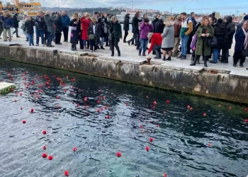 Sinop’ta, mübadelenin 101. yıl dönümü anısına denize çelenk bırakıldı