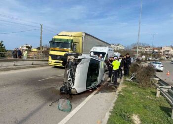Sinop’ta otomobil virajı alamayınca takla attı: 1 yaralı