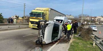 Sinop’ta otomobil virajı alamayınca takla attı: 1 yaralı