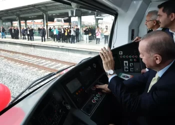 Yeni nesil raylı ulaşım İstanbul’a geliyor! Bugün Sirkeci-Kazlıçeşme banliyö hattı hizmete açıldı