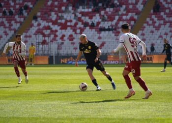 Sivasspor, evinde 3 puanı tek golle aldı!